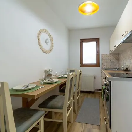 アパート Garden バイナ・バシュタ