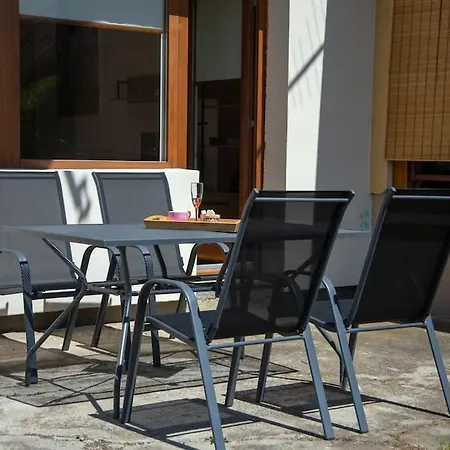 アパート Garden バイナ・バシュタ