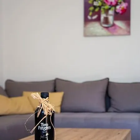 アパート Garden バイナ・バシュタ