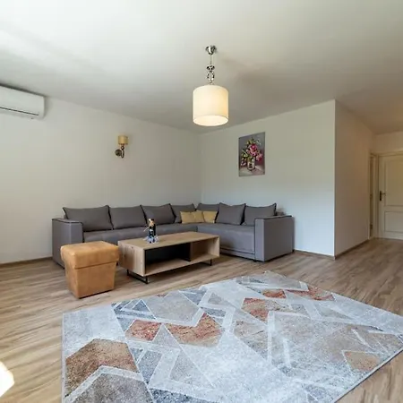 アパート Garden バイナ・バシュタ